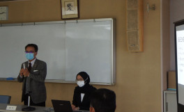 令和５年度高松東外国人安全対策協議会にて、農学研究科２年生のザインさん（インドネシア出身）がイスラム教徒の生活･習慣について企業の方への講演を行いました。