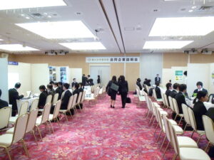 「合同企業説明会」に参加した学生