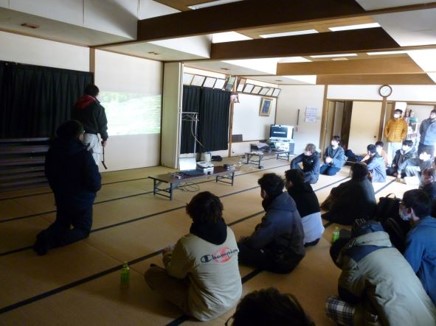 小木曽地域おこし協力隊員による 動画を使用した中山地区の説明