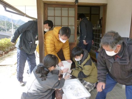 小豆島町役場協力のもとで 棚田収穫米の餅作り体験